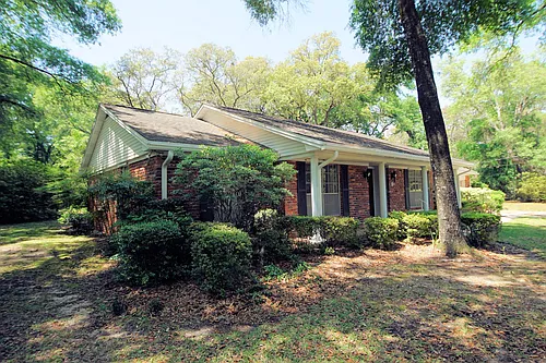 18 Sherwood Rd NW Photo 1