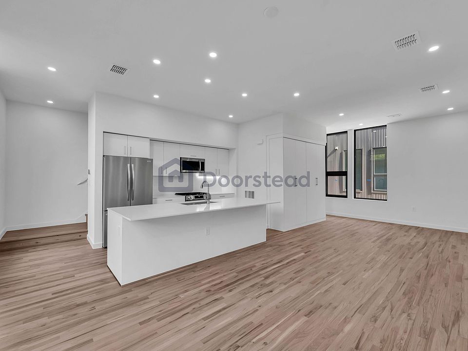 1st image of 4731 Manett St Unit 103