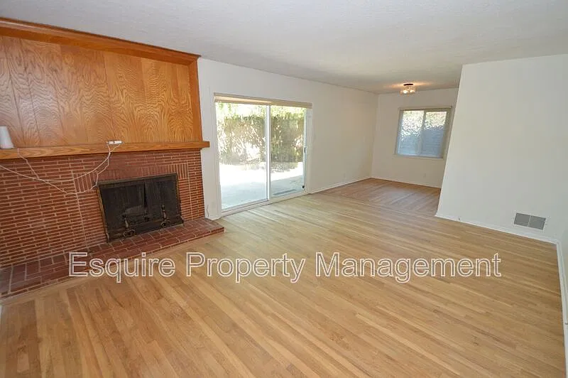 3 bed, 2.0 bath, 1426 sqft, $4,195 — Photo 3