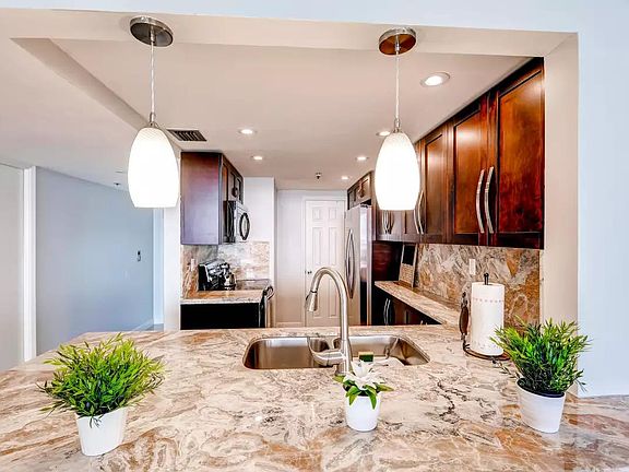 4th image of 1717 N Bayshore Dr APT 3738