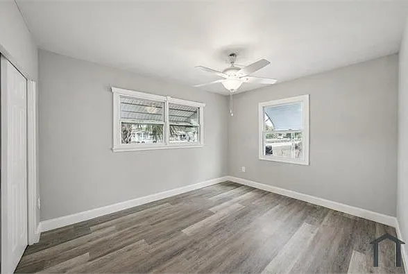 5428 Burlington Ave N — Photo 10