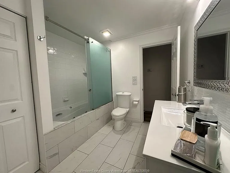 7929 Hawthorne Dr — Photo 33