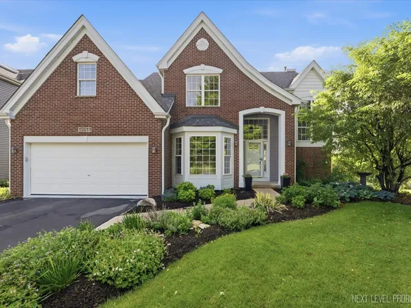 1S011 Shannon Sq, Geneva, IL 60134