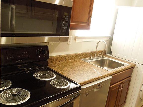 3rd image of 1006 Thalia St