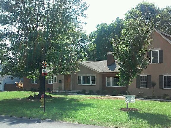 3rd image of 325 S Woodlawn Ave