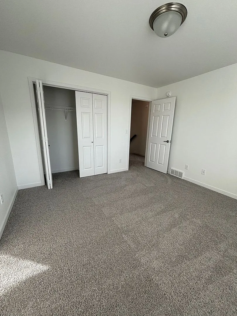 3 Bedroom 3 Bathroom Townhomes — Photo 4