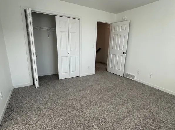 7317 30th St S, Fargo, ND 58104