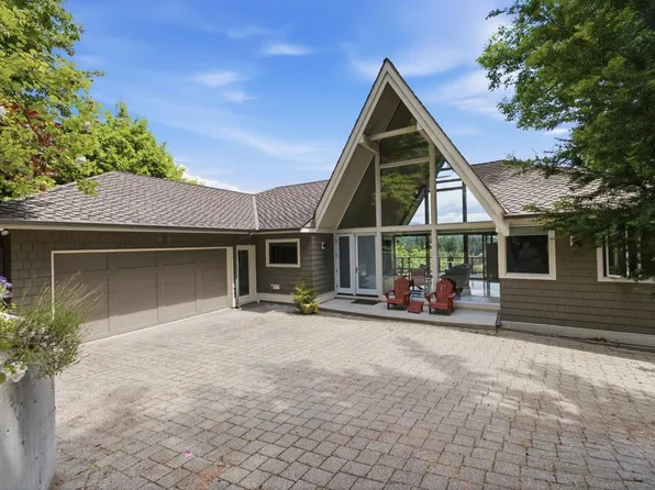 820 Younette Dr, West Vancouver, BC V7T 1S9