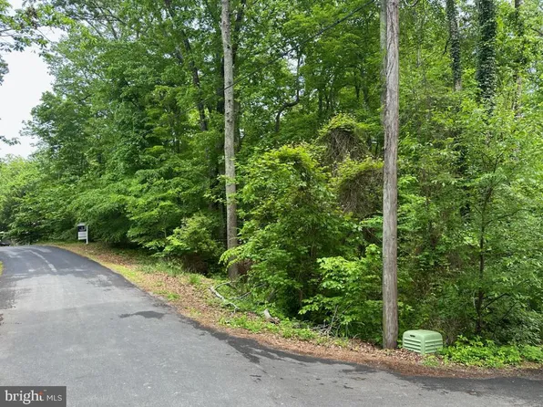 323 Palomino Ln, Lusby, MD 20657