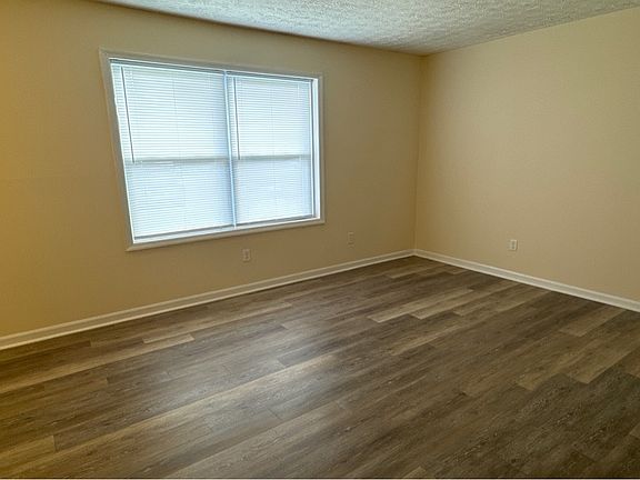 2nd image of 1305 Kenilwood Way Unit C