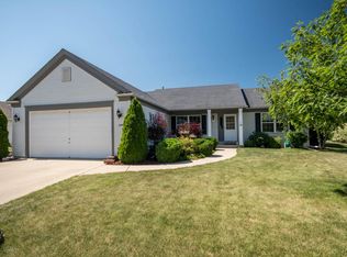 2904 Stillwater Cir, Waukesha, WI 53189