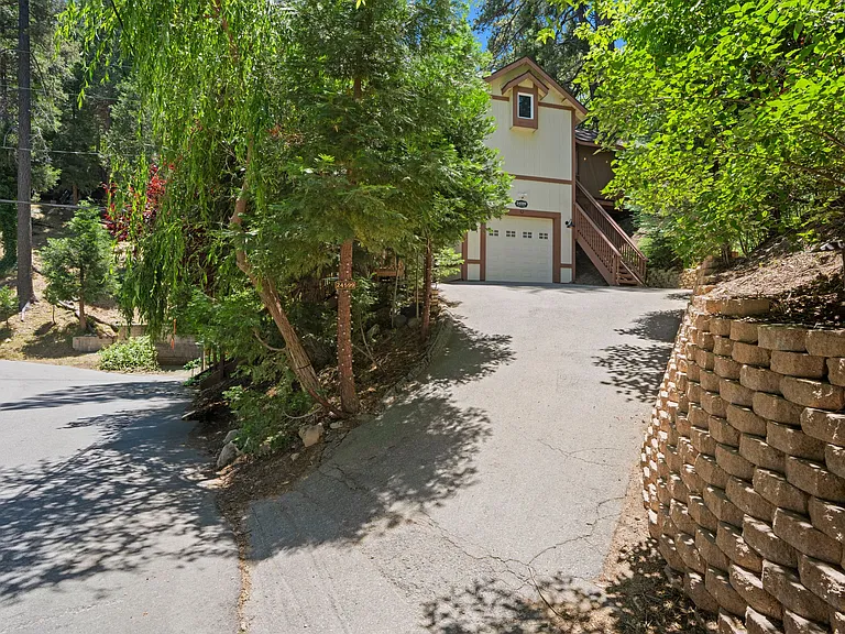 24599 Geneva Dr — Photo 28