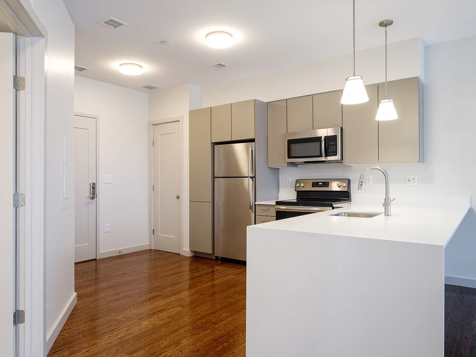 1 bed, 900 sqft, $4,550 — Photo 4