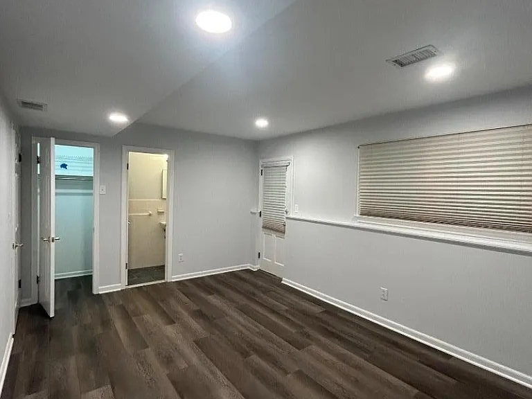 470 Vreeland Ave — Photo 9