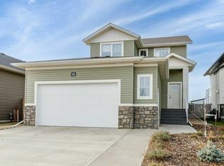 85 W Crestview Blvd, Sylvan Lake, AB T4S0N7