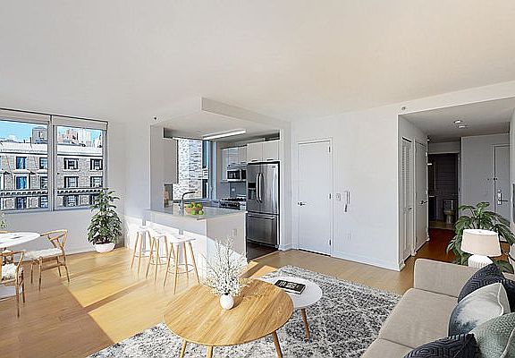 4th image of 227 W 77th St APT 15G