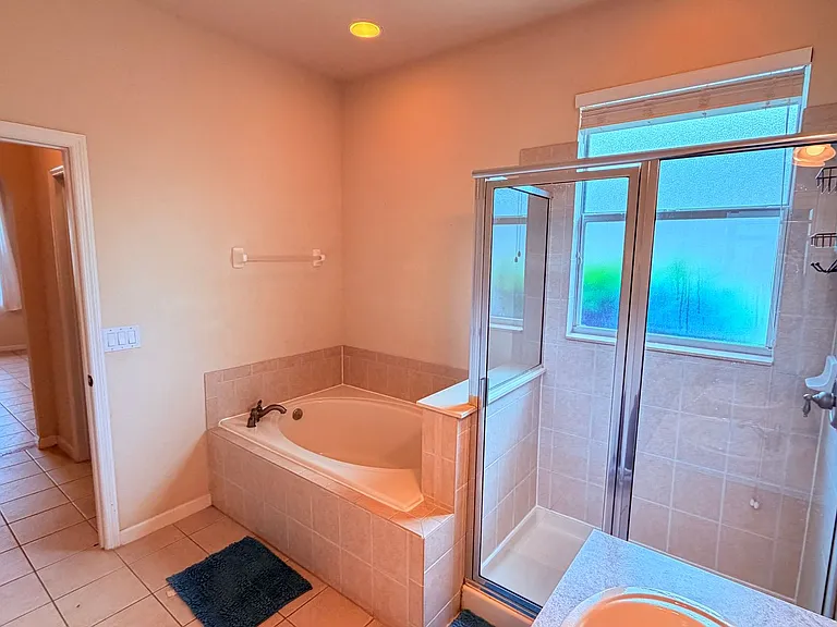 4986 Thames St W — Photo 42
