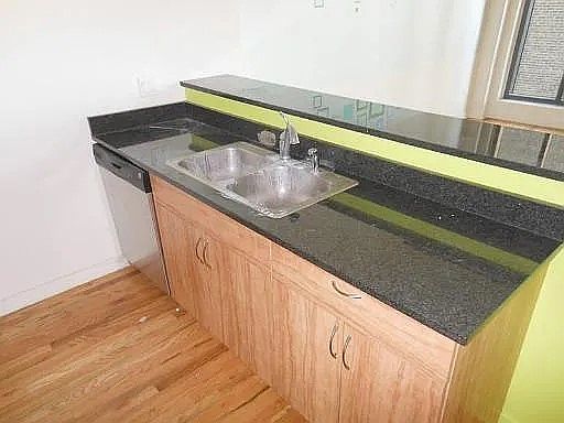 4th image of 1224 W Van Buren St APT 511