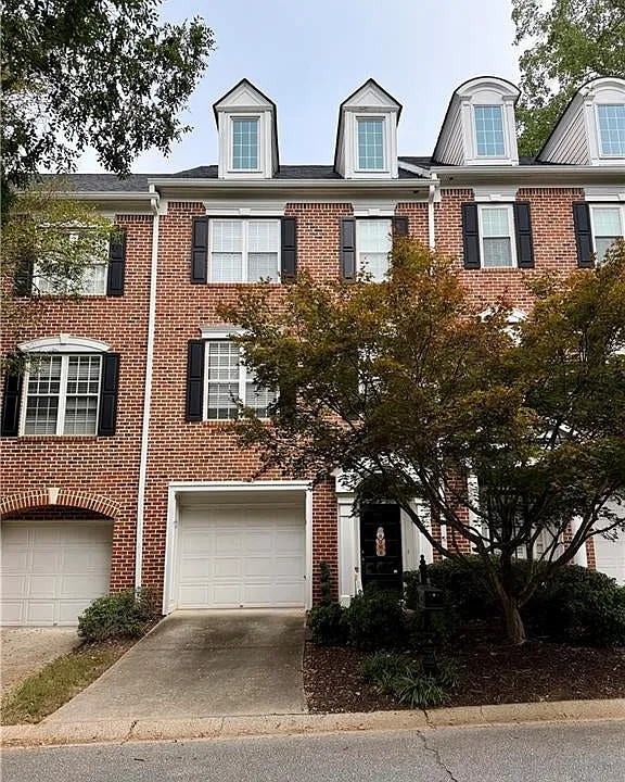 2704 Waters Edge Trl