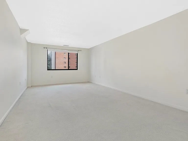 8 9th St #306 — Photo 12