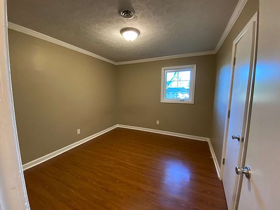 3rd image of 506 Myrtle St