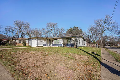 2009 Cloverdale St Photo 1