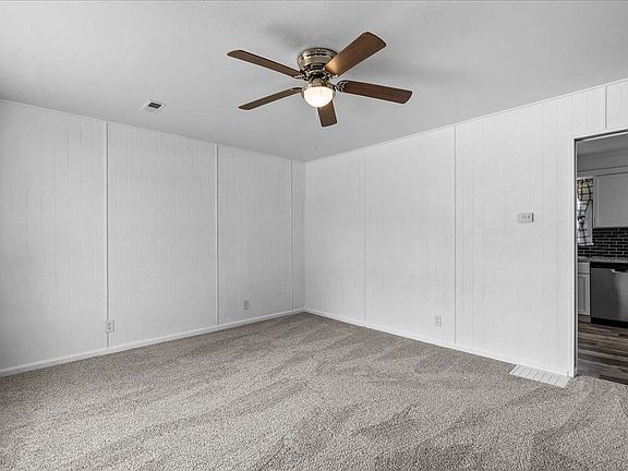 5th image of 106 W Lewis St