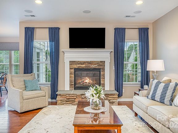 5th image of 5011 Ballwood Ln