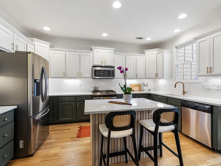 617 Cheltenham Ave — Photo 8