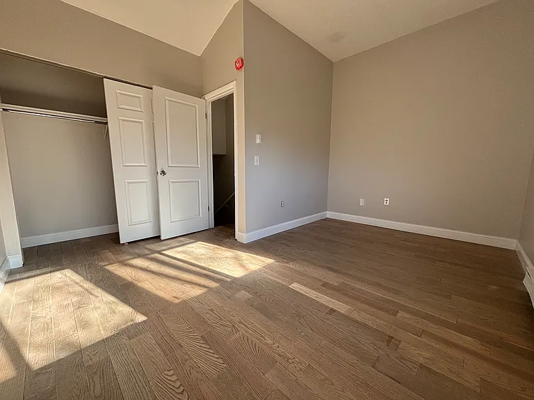 559 Sherman Pkwy #R — Photo 15