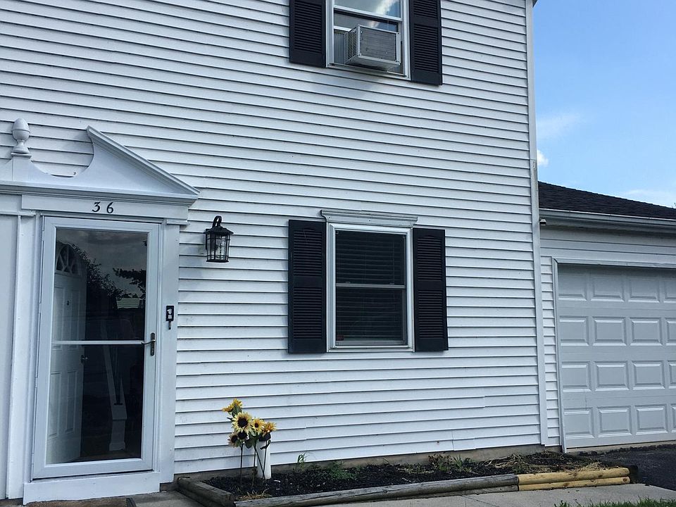 Half of a duplex with your own garage and yard!