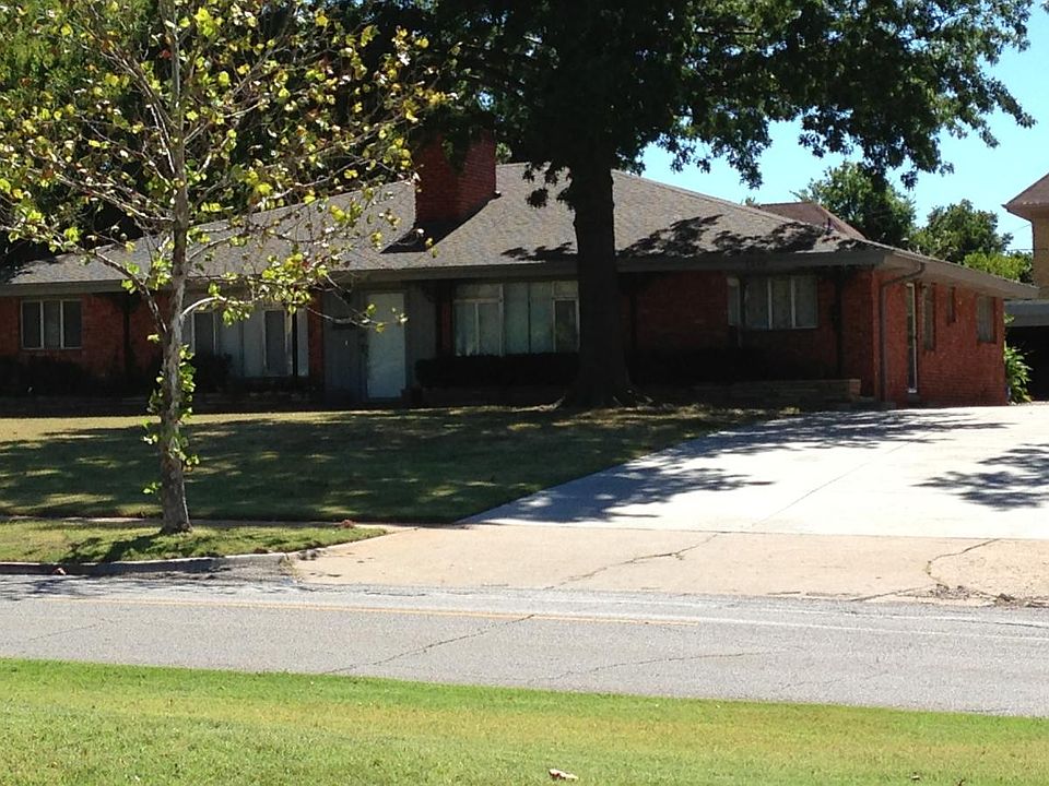 Exterior: Mid Century Modern