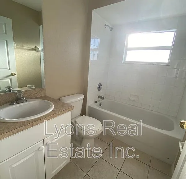 2251 SW 4th St — Photo 14