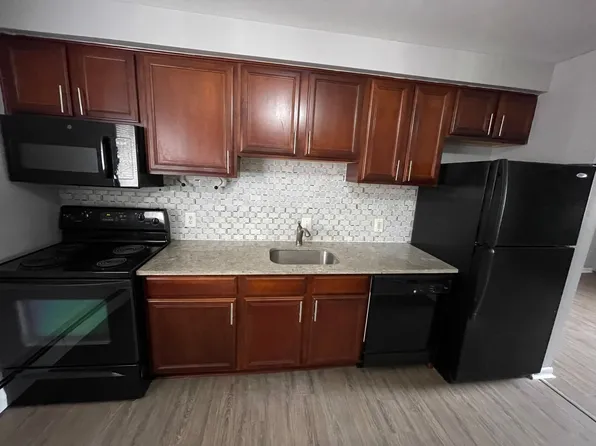 649 Maple Rd, 649 W Maple Rd APT 4, Clawson, MI 48017