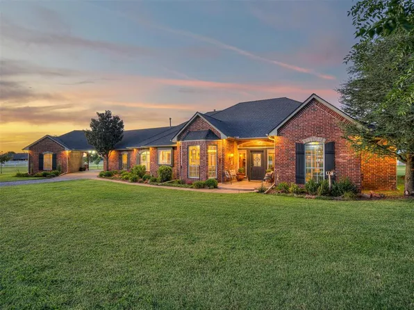 9702 Harvestyme Ln, Edmond, OK 73025