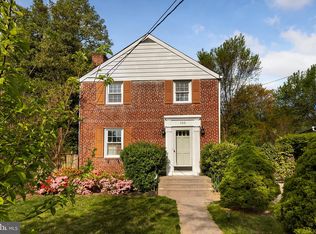 130 S Woodrow St, Arlington, VA 22204