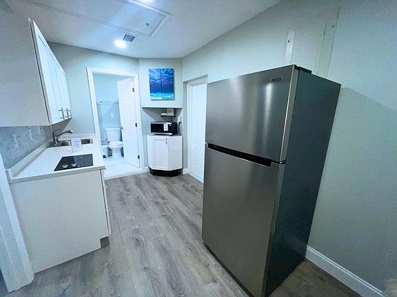 Fully Furnished home apartment with all utilities included. 35 min from Tampa Airport.