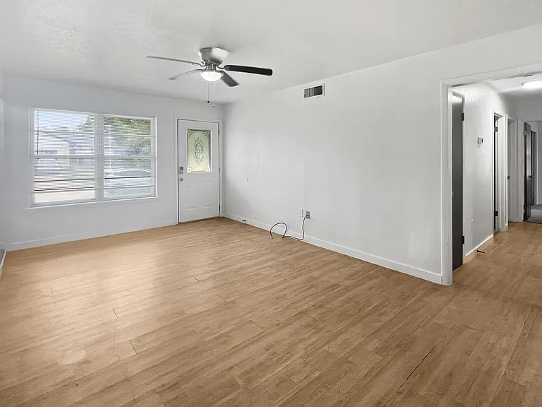 4533 SW Beta Ave — Photo 2