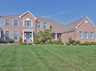 1 Roxy Ct, Farmingdale, NJ 07727