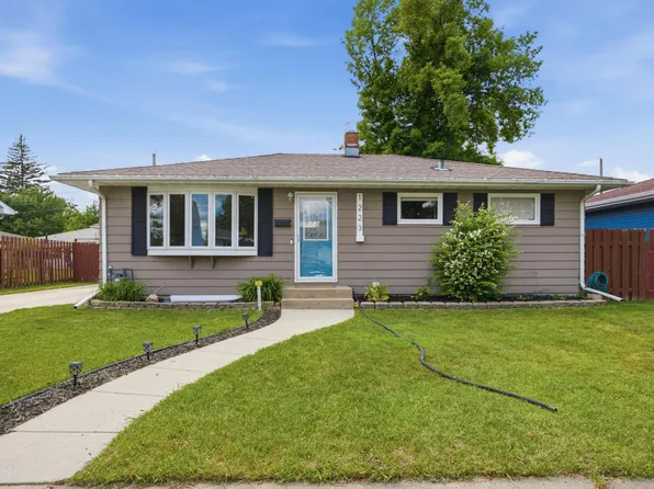 1223 16th St N, Moorhead, MN 56560