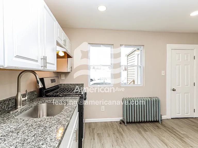 1539644_007_kitchen_7.jpg