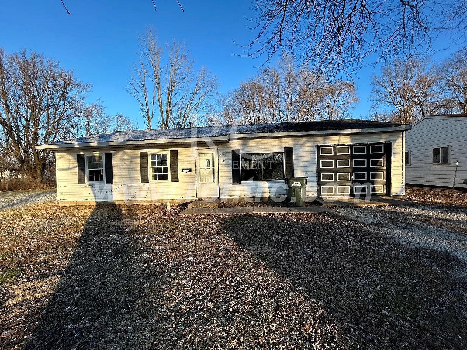 3 bed, 1100 sqft, $795 — Photo 1