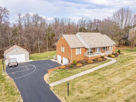 3rd image of 1155 Charmin Dr