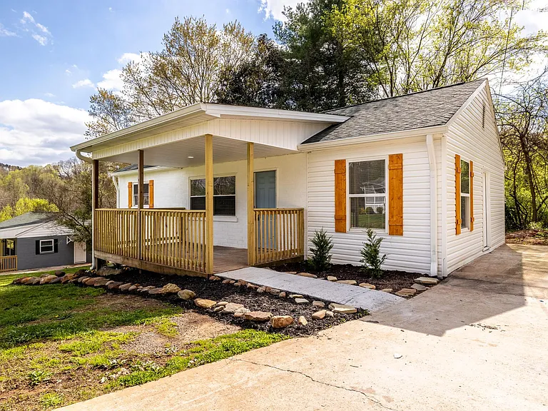 4807 Joe Lewis Rd SW — Photo 1