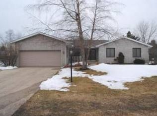 3935 S Cavendish Rd, New Berlin, WI 53151