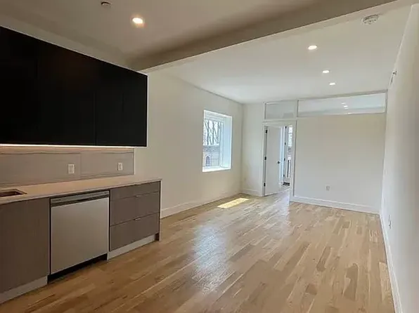 577 Third Avenue image 1 of 17