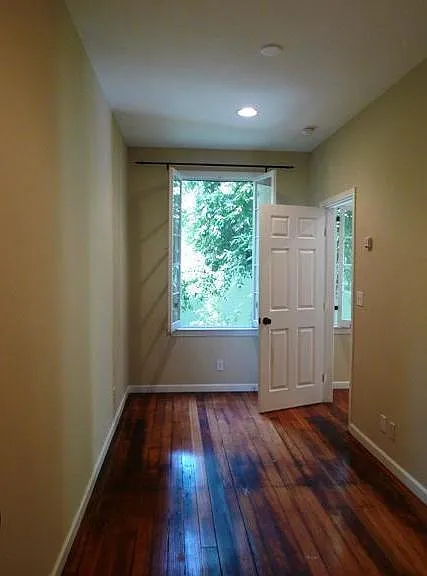 8 Esther St #10 — Photo 3