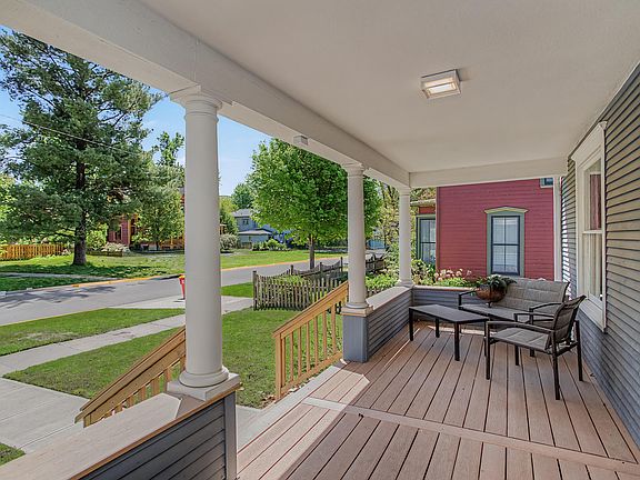 3rd image of 721 Douglas Ave
