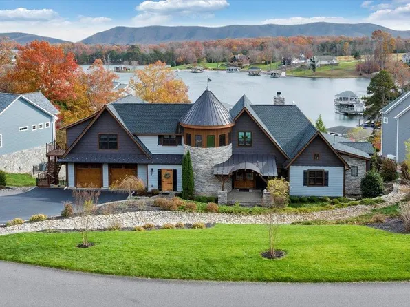 243 Compass Cove Cir, Moneta, VA 24121