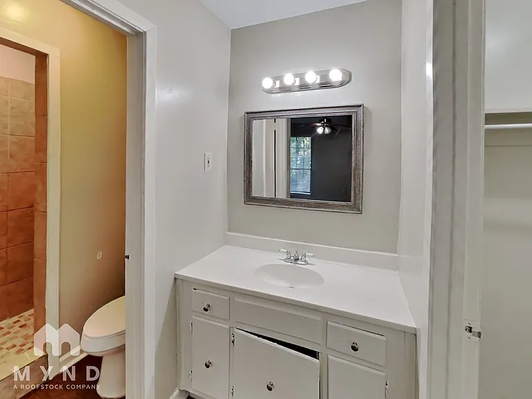 2406 Jenwood St — Photo 12